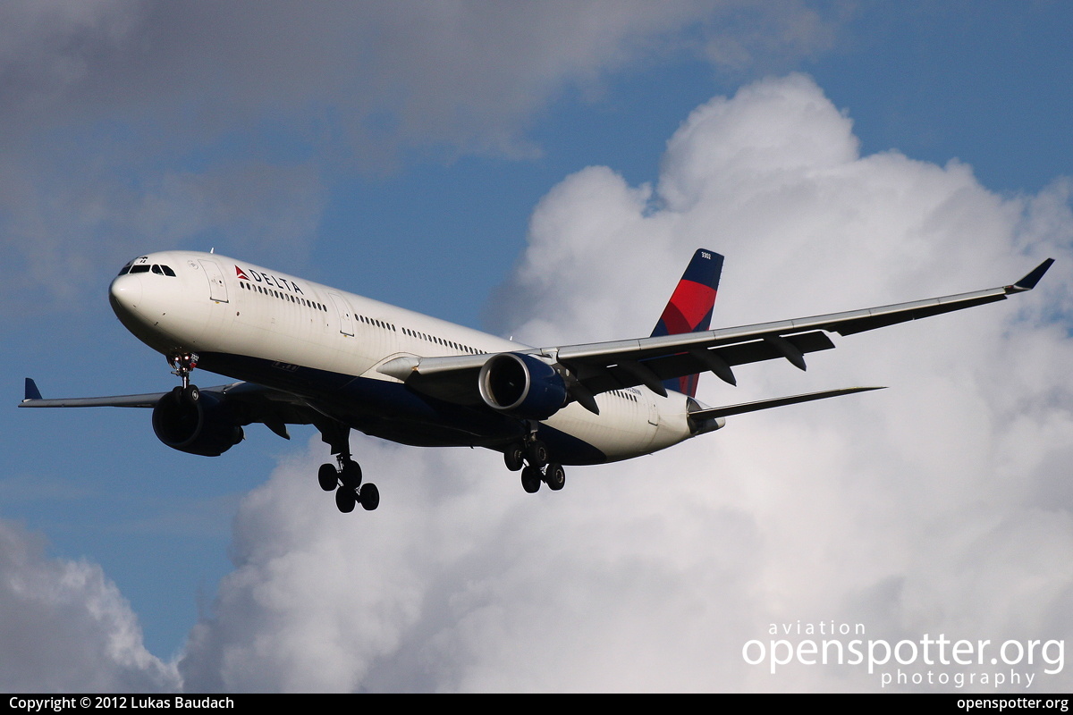 N802NW - Delta Air Lines Airbus A330-323X at Schiphol Airport (AMS/EHAM) taken by Lukas Baudach | openspotter.org | ID: 4591