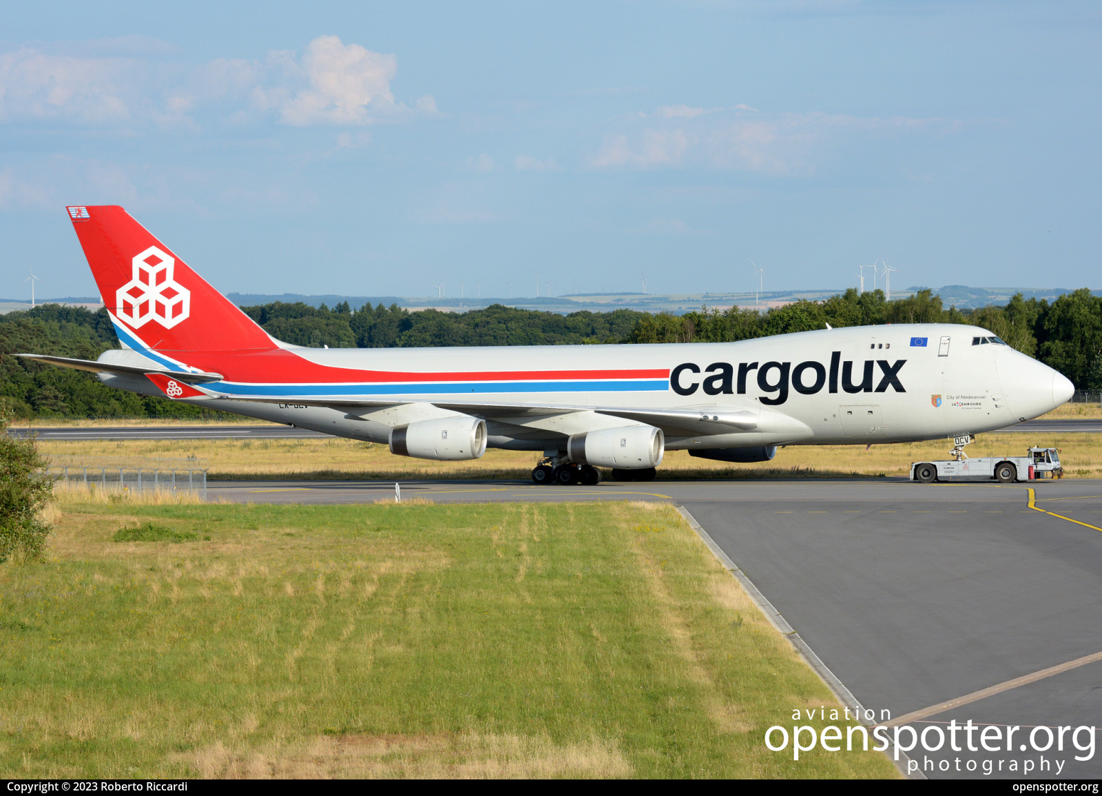 LX-OCV - Cargolux Airlines International Boeing 747-4R7F at Luxembourg-Findel International Airport (LUX/ELLX) taken by Roberto Riccardi | openspotter.org | ID: 89081