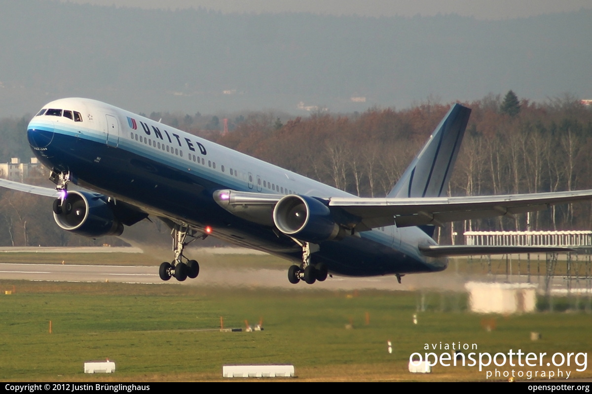N642UA - United Airlines Boeing 767-322(ER) at Zurich International Airport (ZRH/LSZH) taken by Justin Brünglinghaus | openspotter.org | ID: 4919