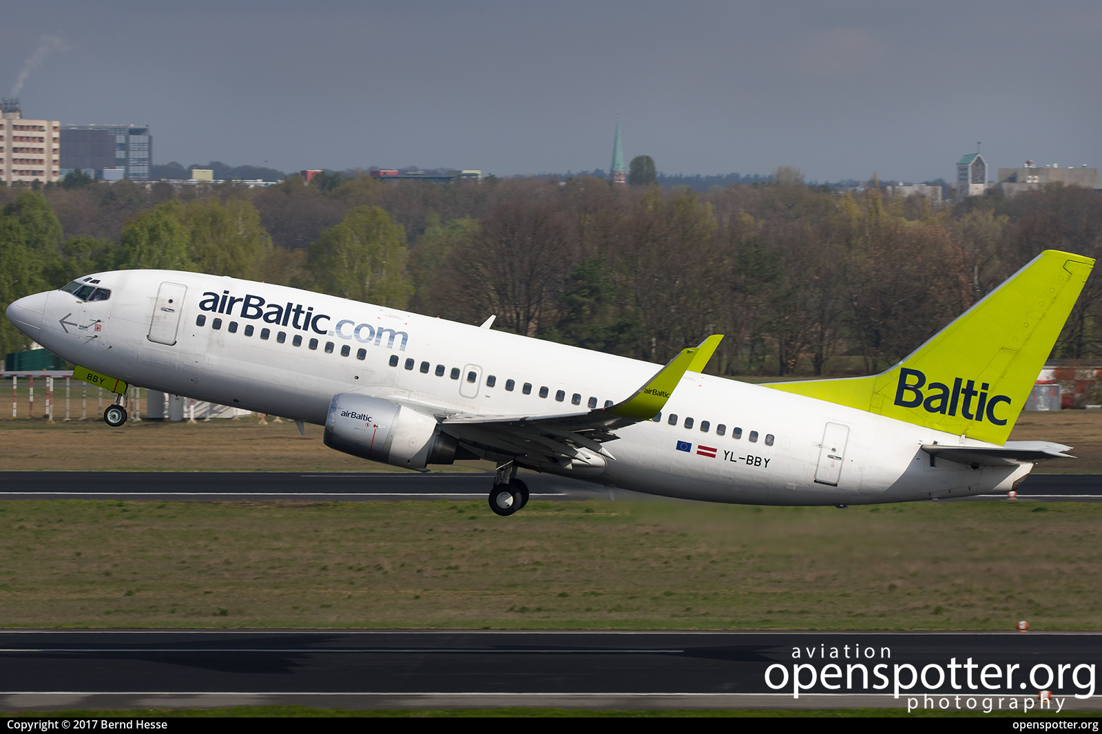 YL-BBY - Air Baltic Boeing 737-36Q(WL) at Berlin-Tegel Airport (TXL/EDDT) taken by Bernd Hesse | openspotter.org | ID: 42198