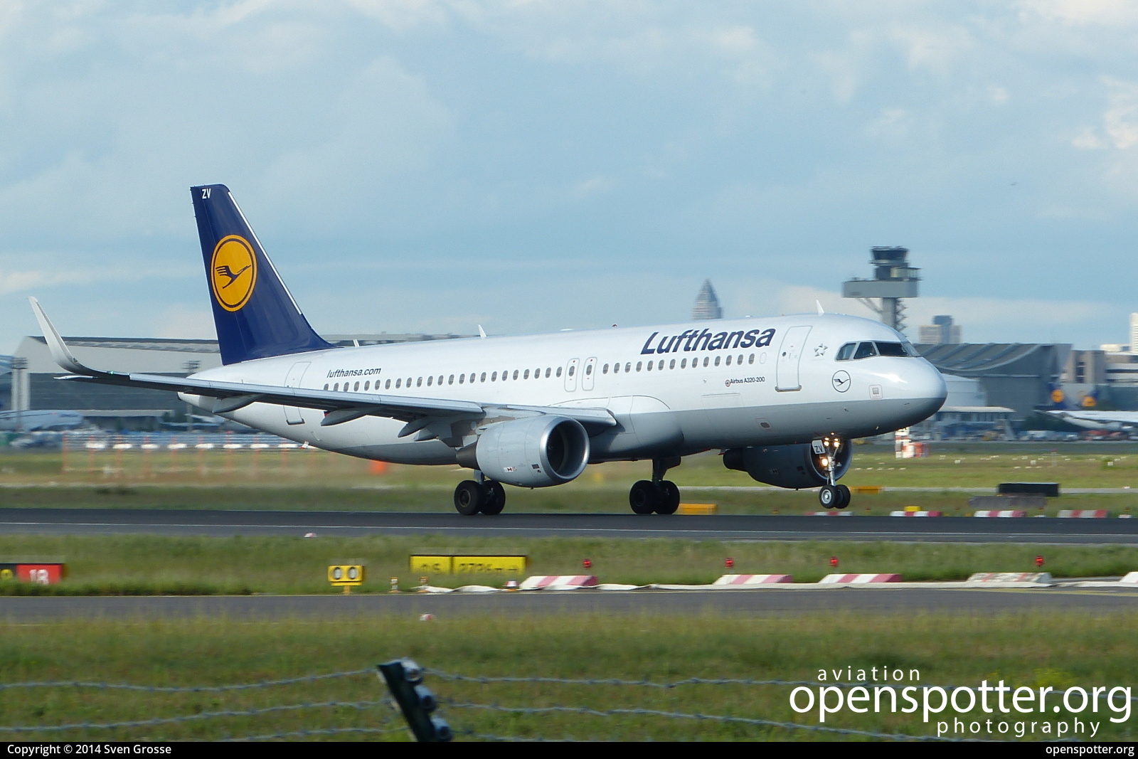 D-AIZV - Lufthansa Airbus A320-214(WL) at Frankfurt International Airport (FRA/EDDF) taken by Sven Grosse | openspotter.org | ID: 52234