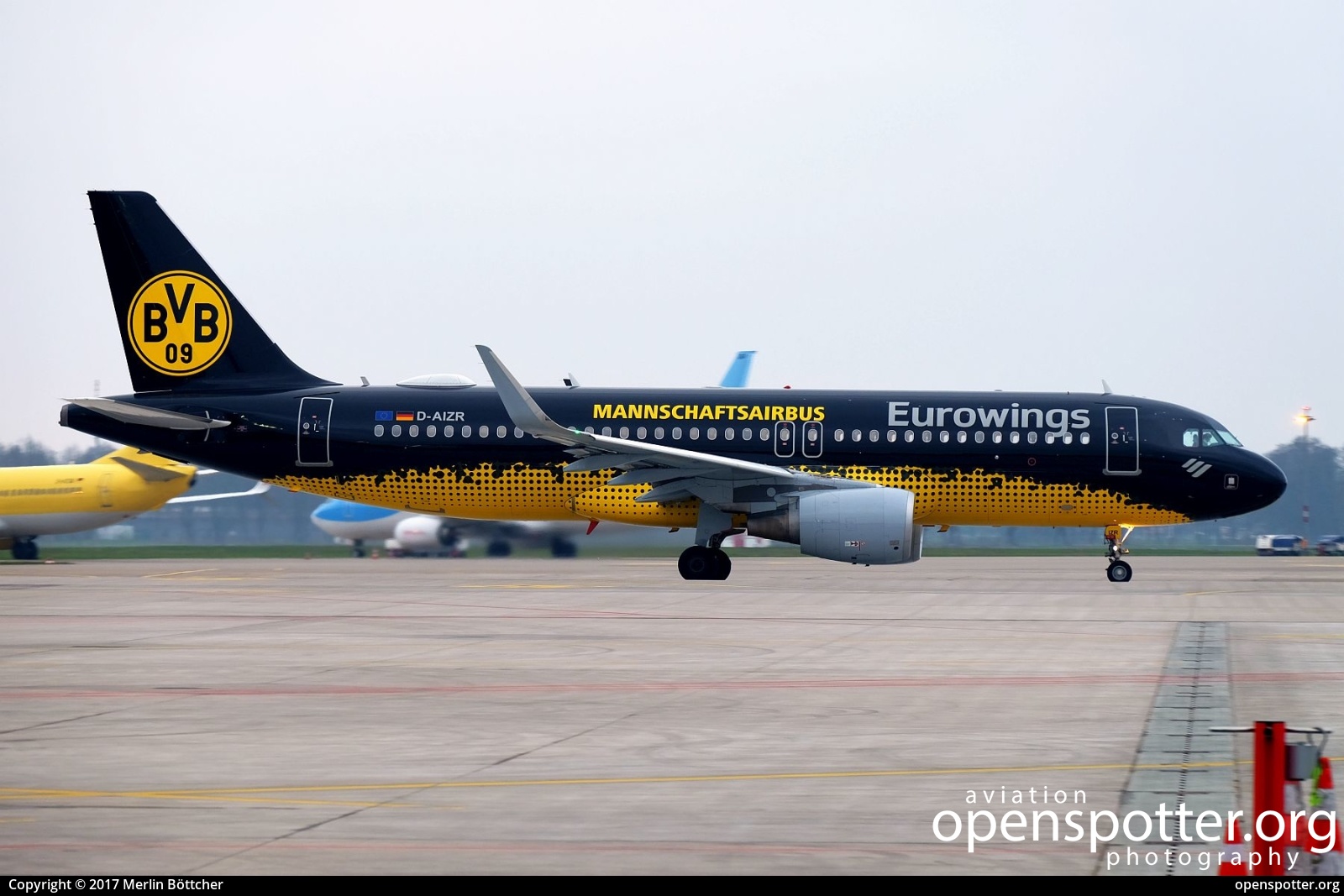D-AIZR - Eurowings Airbus A320-214(WL) at Hanover-Langenhagen Airport (HAJ/EDDV) taken by Merlin Böttcher | openspotter.org | ID: 50669