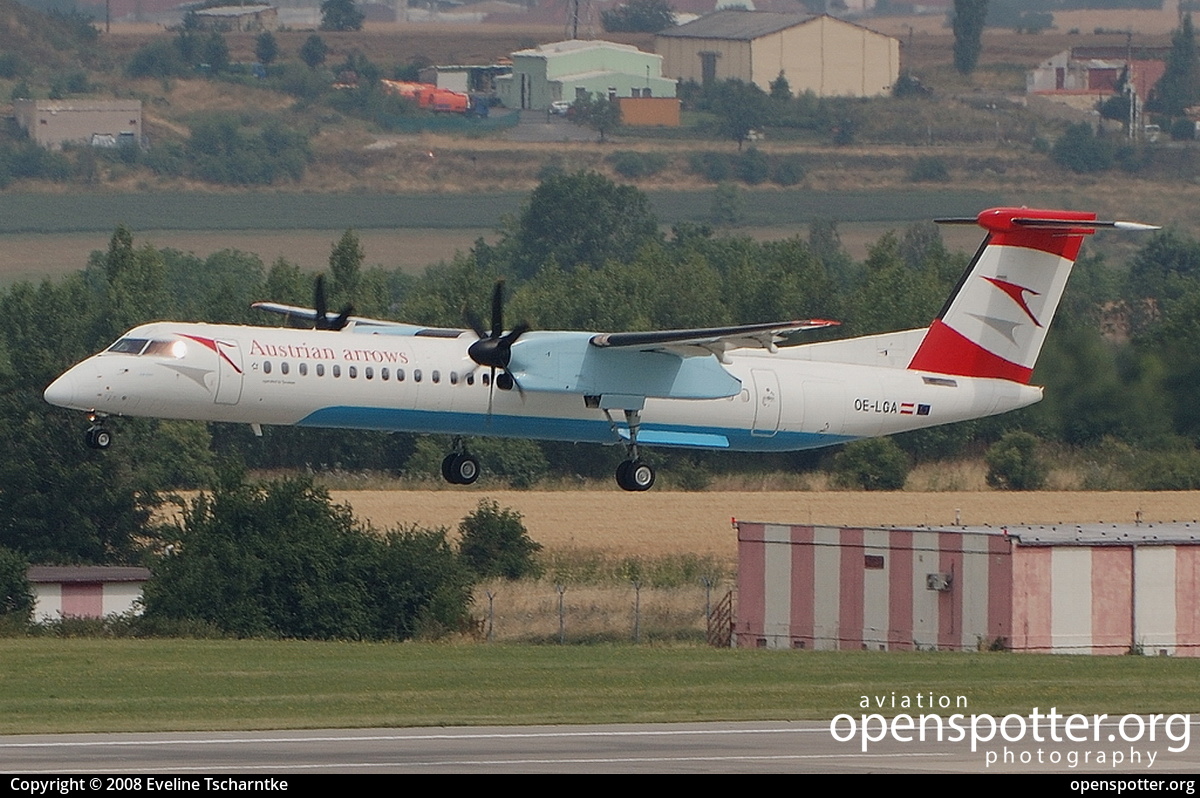 OE-LGA - Austrian Arrows Bombardier DHC-8-401 Q400 at Ruzyne International Airport (PRG/LKPR) taken by Eveline Tscharntke | openspotter.org | ID: 1365