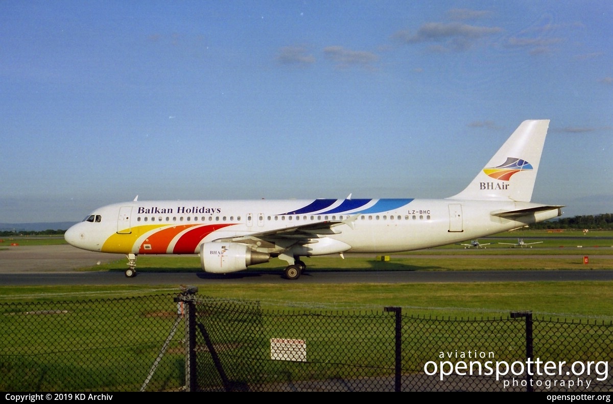 LZ-BHC - BH Air (Balkan Holidays Air) Airbus A320-212 at Manchester Airport (MAN/EGCC) taken by KD Archiv | openspotter.org | ID: 61171