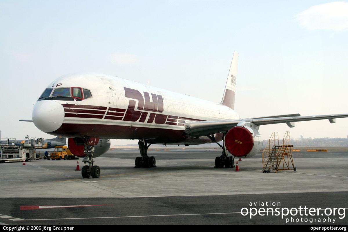 OO-DLP - European Air Transport Boeing 757-236(SF) at Vienna International Airport (VIE/LOWW) taken by Jörg Graupner | openspotter.org | ID: 4866