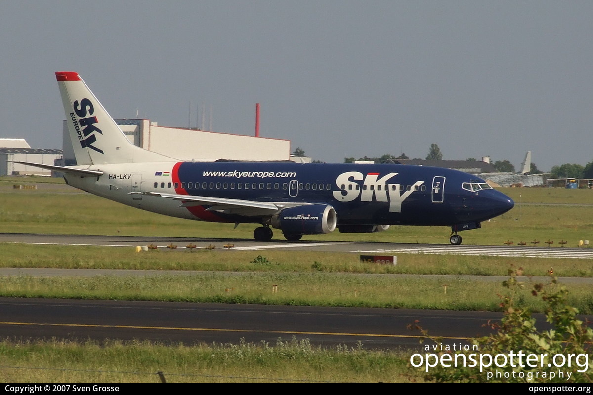 HA-LKV - Sky Europe Airlines Boeing 737-33V at Copenhagen Airport, Kastrup Airport (CPH/EKCH) taken by Sven Grosse | openspotter.org | ID: 36246