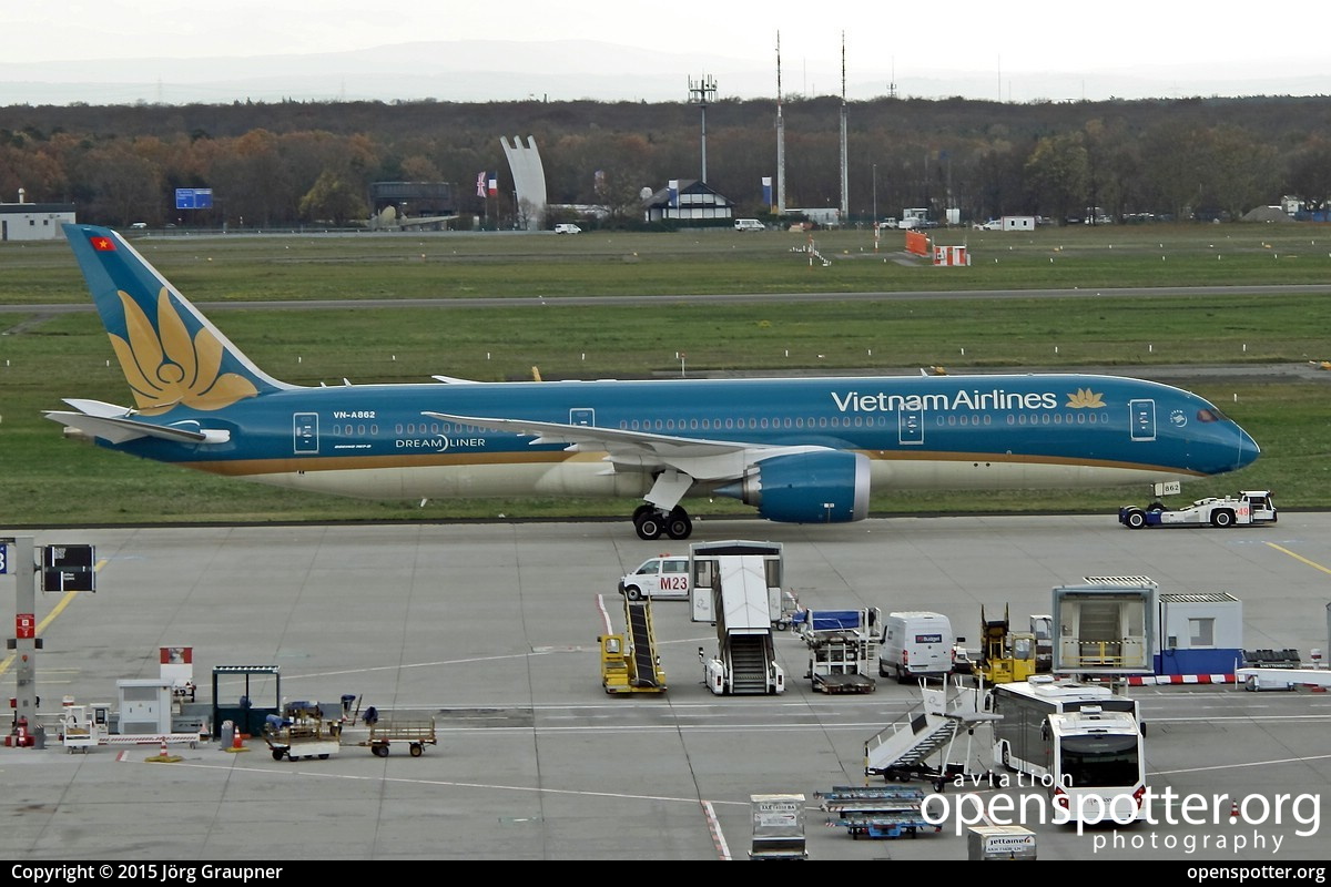 VN-A862 - Vietnam Airlines Boeing 787-9 Dreamliner at Frankfurt International Airport (FRA/EDDF) taken by Jörg Graupner | openspotter.org | ID: 31589