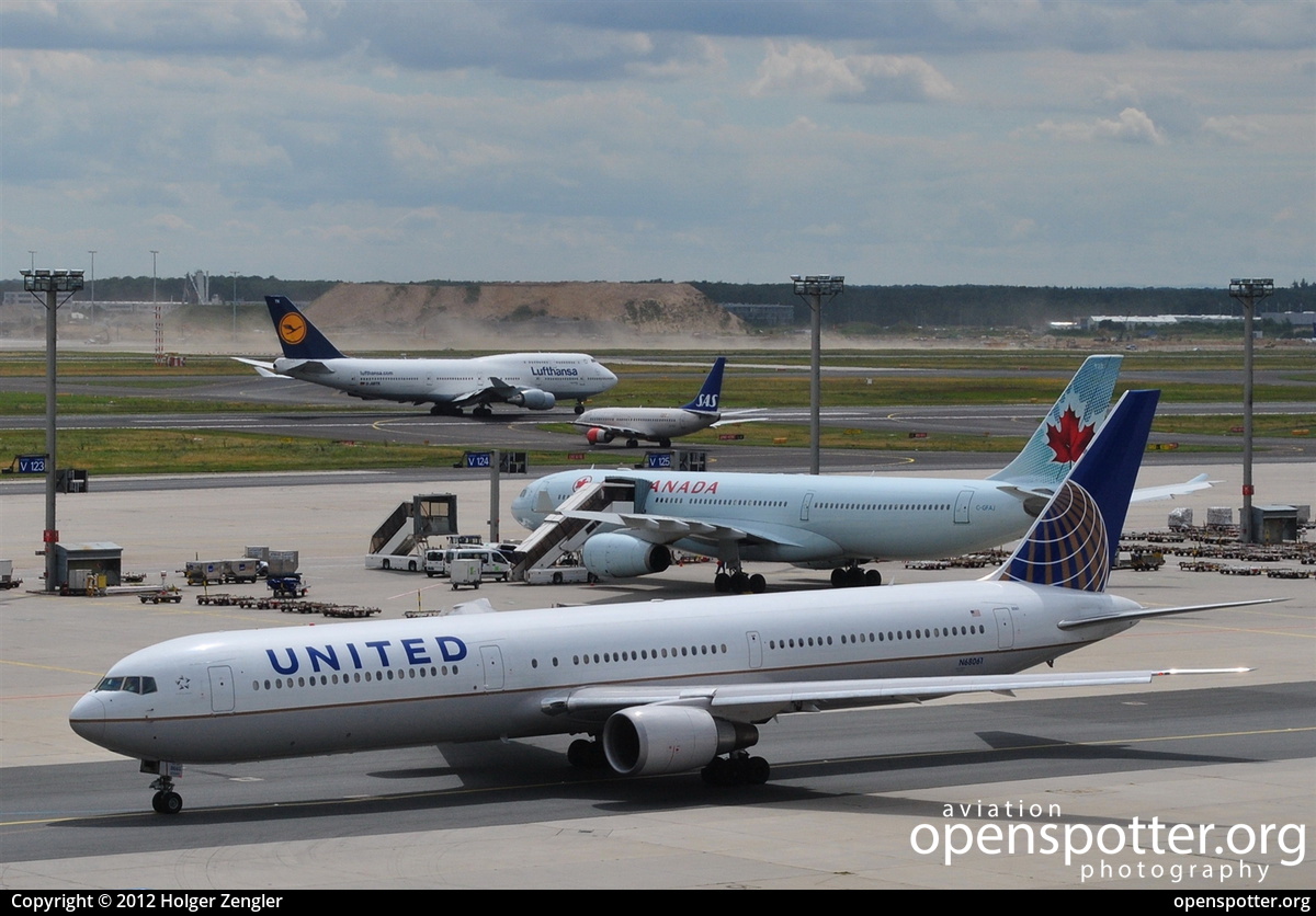 N68061 - United Airlines Boeing 767-424(ER) at Frankfurt International Airport (FRA/EDDF) taken by Holger Zengler | openspotter.org | ID: 11113