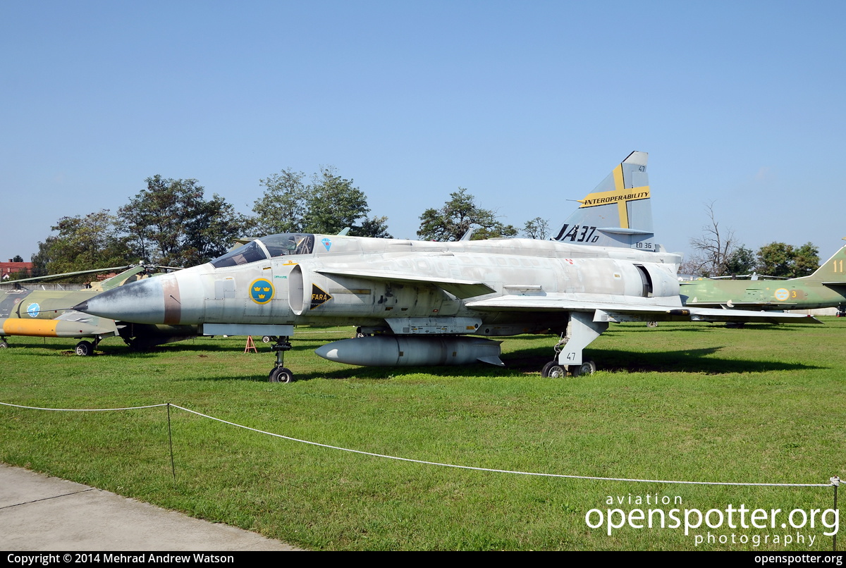 37347 - Sweden - Air Force Saab JA37DI Viggen at Szolnok (LHSN) taken by Mehrad Andrew Watson | openspotter.org | ID: 23198