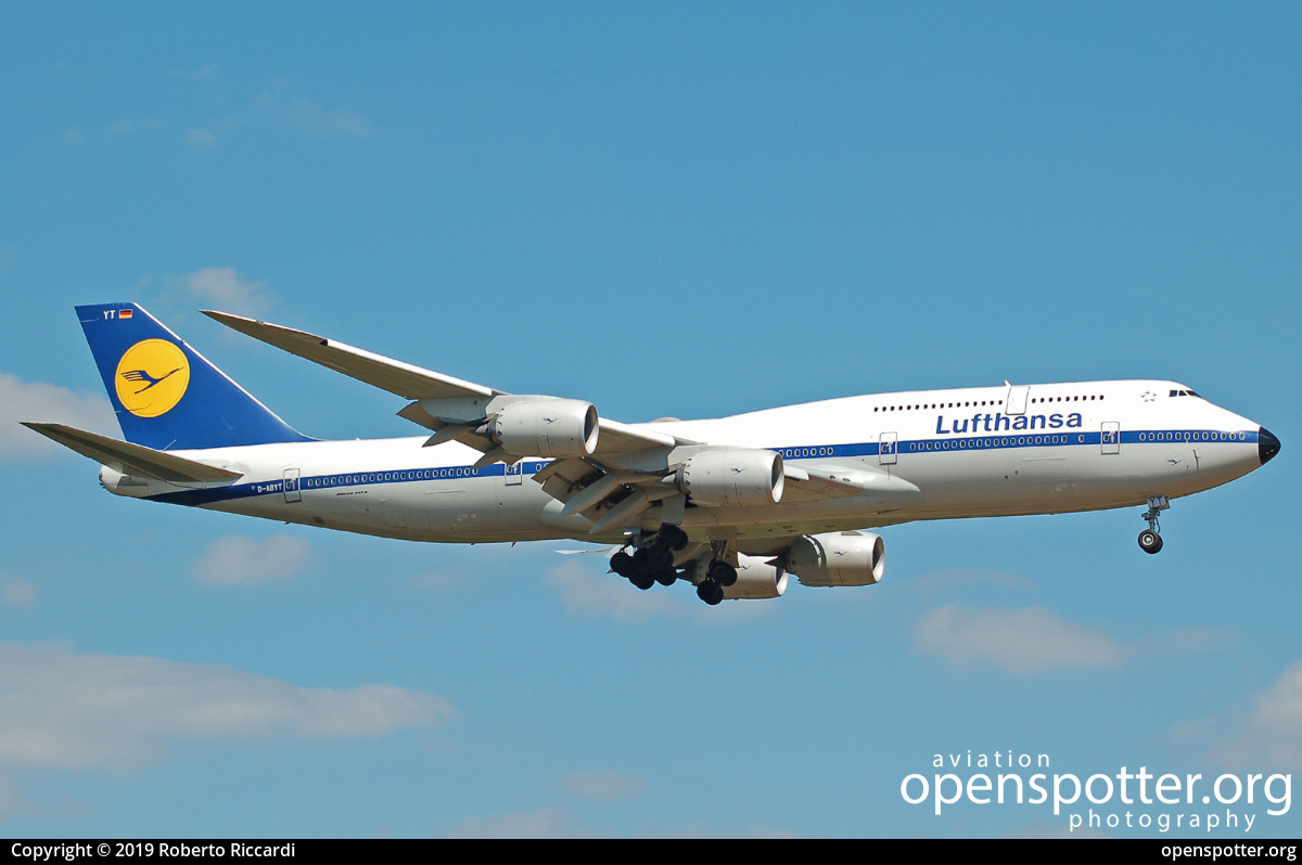 D-ABYT - Lufthansa Boeing 747-830 at Frankfurt International Airport (FRA/EDDF) taken by Roberto Riccardi | openspotter.org | ID: 66580