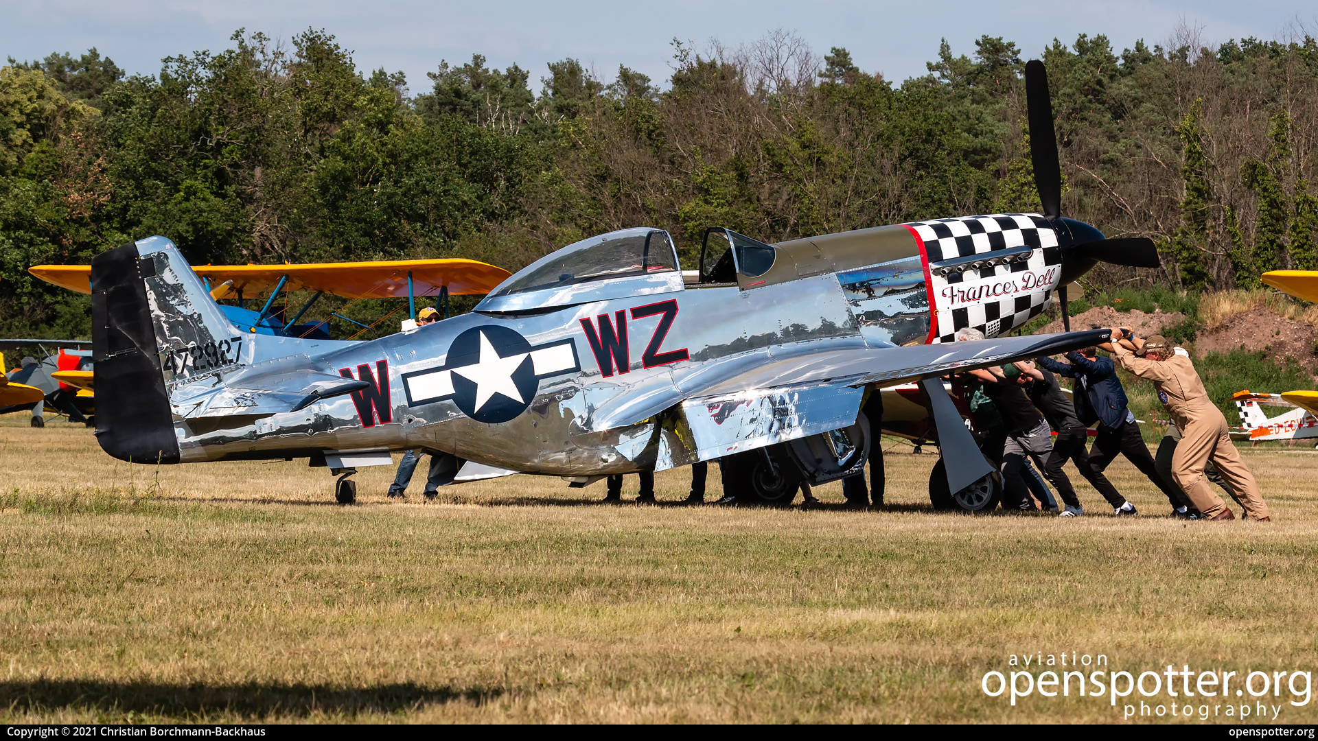 NL51ZW - Private / Untitled North American P-51D Mustang at Flugplatz Bienenfarm (EDOI) taken by Christian Borchmann-Backhaus | openspotter.org | ID: 86530
