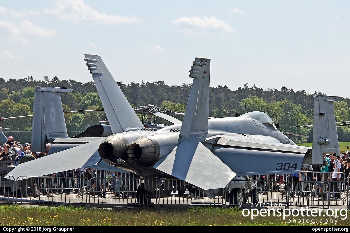 166824 - US Navy (USN) Boeing F/A-18E Super Hornet at Berlin-Schönefeld International Airport (SXF/EDDB) taken by Jörg Graupner | openspotter.org | ID: 57908