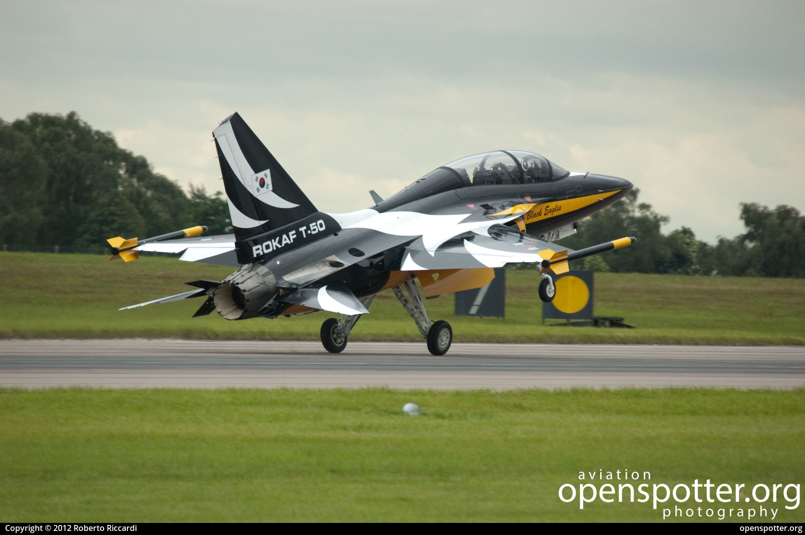 10-0058 - South Korea - Air Force KAI T-50B Golden Eagle at RAF Fairford (FFD/EGVA) taken by Roberto Riccardi | openspotter.org | ID: 41603
