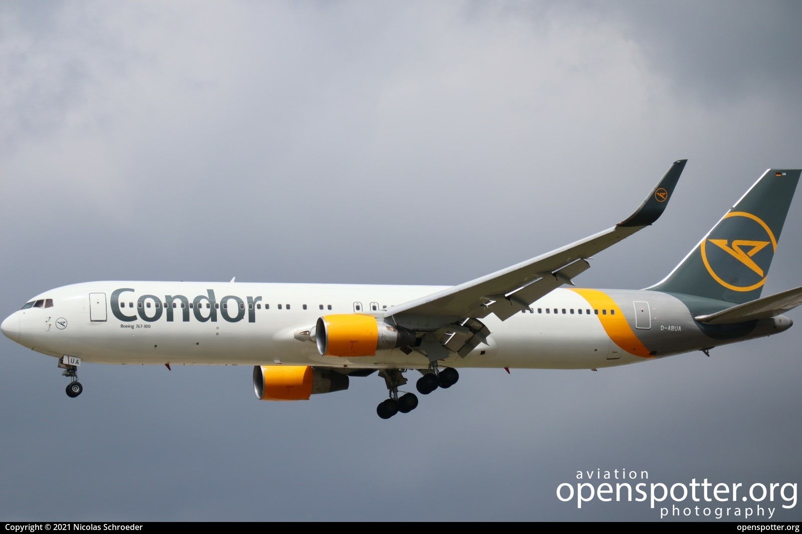 D-ABUA - Condor Boeing 767-330(ER)(WL) at Frankfurt International Airport (FRA/EDDF) taken by Nicolas Schroeder | openspotter.org | ID: 73575