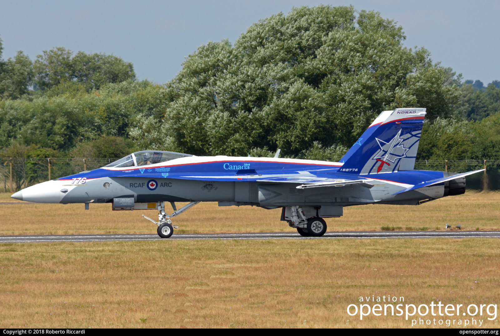 188776 - Royal Canadian Air Force McDonnell Douglas CF-188B Hornet (CF-18B) at RAF Fairford (FFD/EGVA) taken by Roberto Riccardi | openspotter.org | ID: 88929