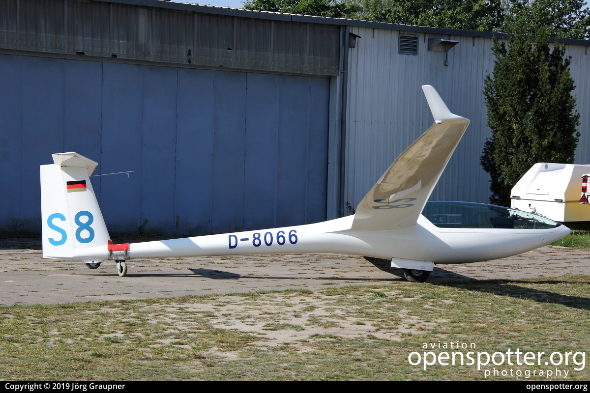 D-8066 - Private / Untitled DG Flugzeugbau DG 300 Elan at Flugplatz Lüneburg (EDHG) taken by Jörg Graupner | openspotter.org | ID: 64298