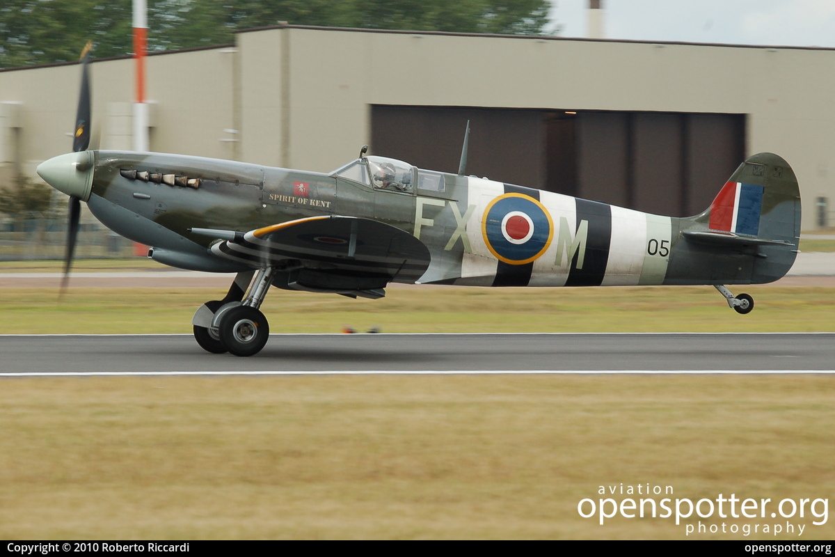 G-PMNF - Private / Untitled Supermarine Spitfire HF IXe at RAF Fairford (FFD/EGVA) taken by Roberto Riccardi | openspotter.org | ID: 3553