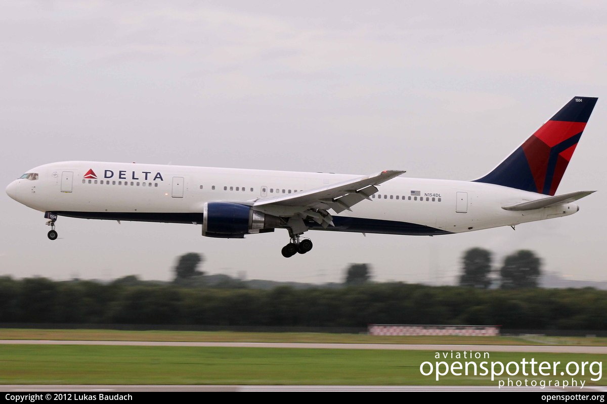 N154DL - Delta Air Lines Boeing 767-3P6(ER) at Düsseldorf International Airport (DUS/EDDL) taken by Lukas Baudach | openspotter.org | ID: 4021
