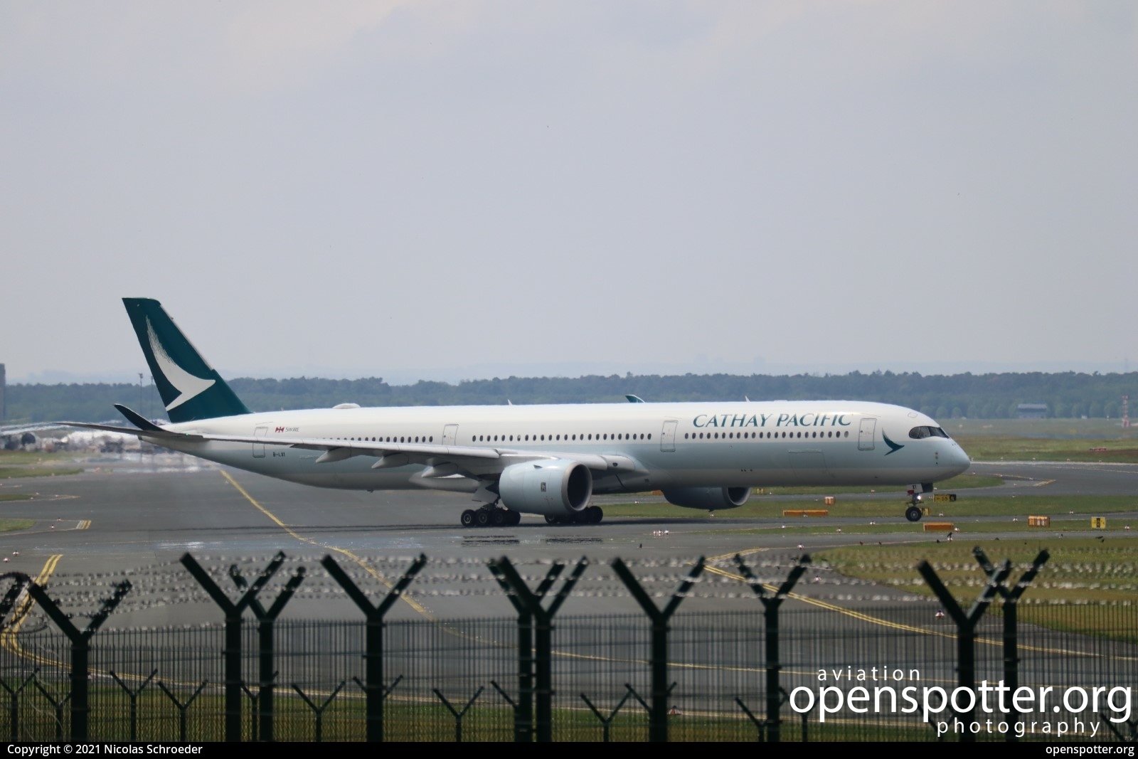 B-LXI - Cathay Pacific Airbus A350-1041 at Frankfurt International Airport (FRA/EDDF) taken by Nicolas Schroeder | openspotter.org | ID: 75865