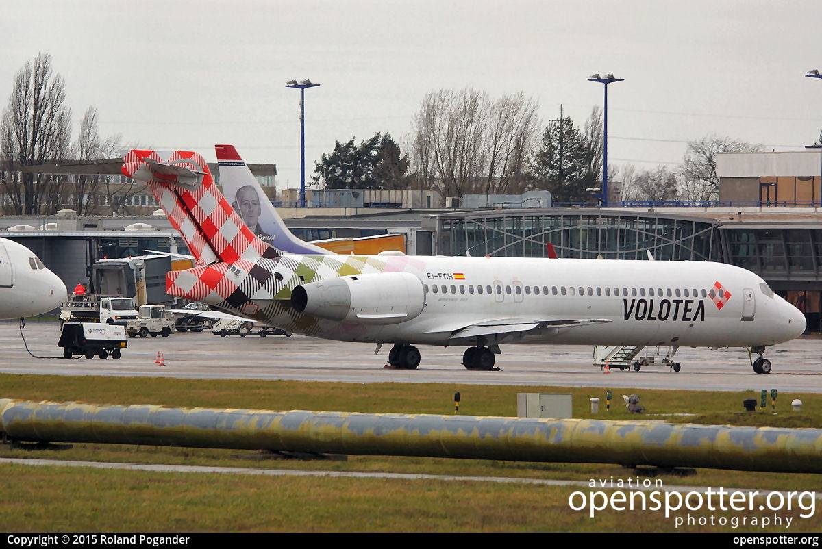 EI-FGH - Volotea Airlines Boeing 717-2BL at Berlin-Schönefeld International Airport (SXF/EDDB) taken by Roland Pogander | openspotter.org | ID: 21615