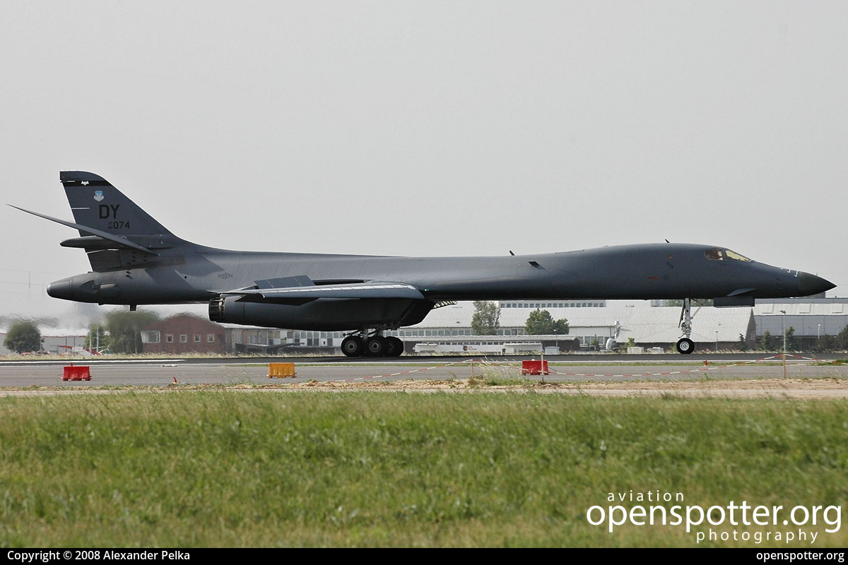 85-0074 - US Airforce (USAF) Rockwell B-1B Lancer at Berlin-Schönefeld International Airport (SXF/EDDB) taken by Alexander Pelka | openspotter.org | ID: 12152