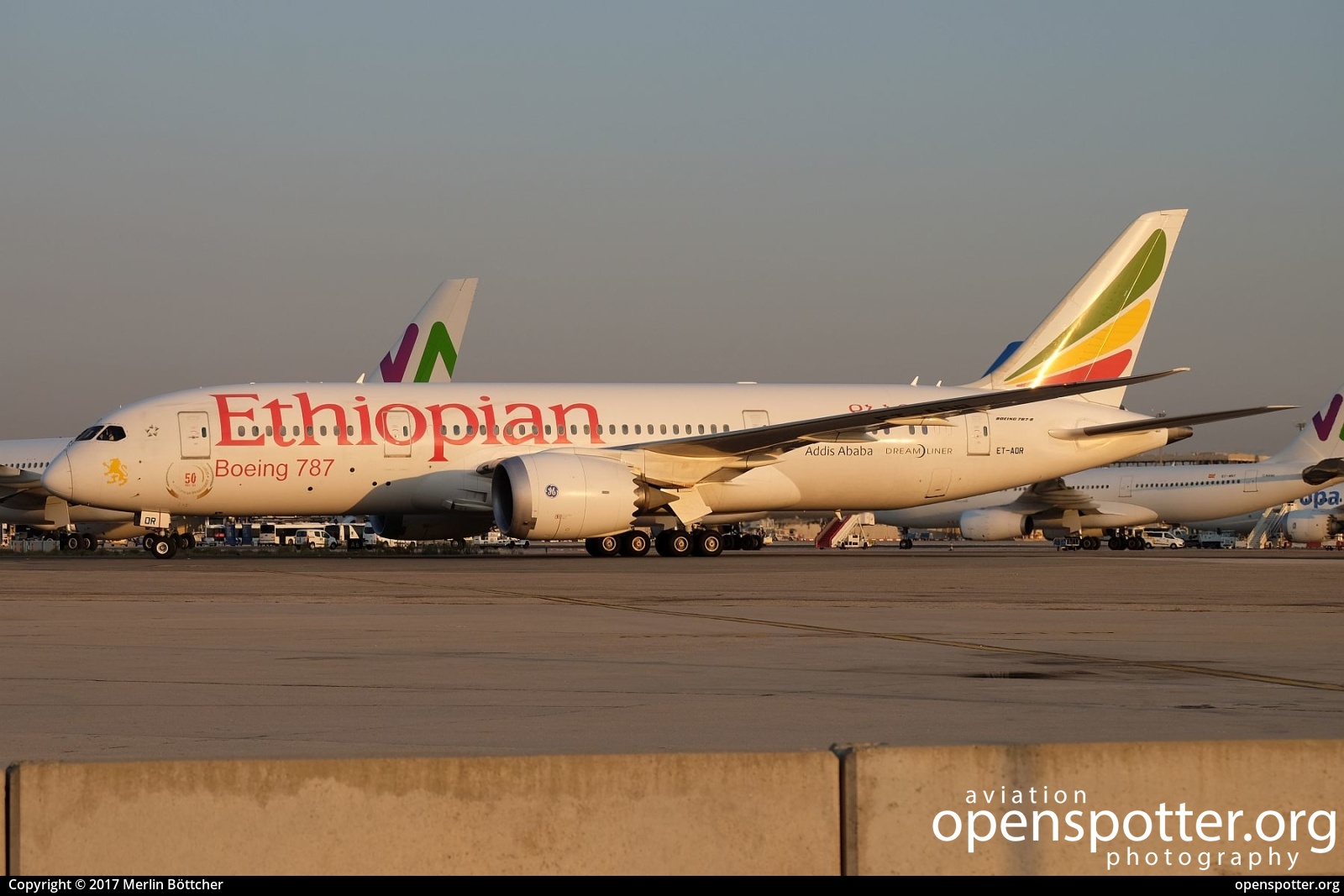ET-AOR - Ethiopian Airlines Boeing 787-881 Dreamliner at Barajas International Airport (MAD/LEMD) taken by Merlin Böttcher | openspotter.org | ID: 47549