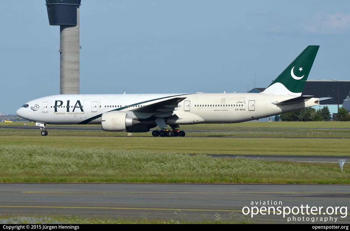 AP-BHX - Pakistan International Airlines Boeing 777-240(ER) at Copenhagen Airport, Kastrup Airport (CPH/EKCH) taken by Jürgen Hennings | openspotter.org | ID: 32479
