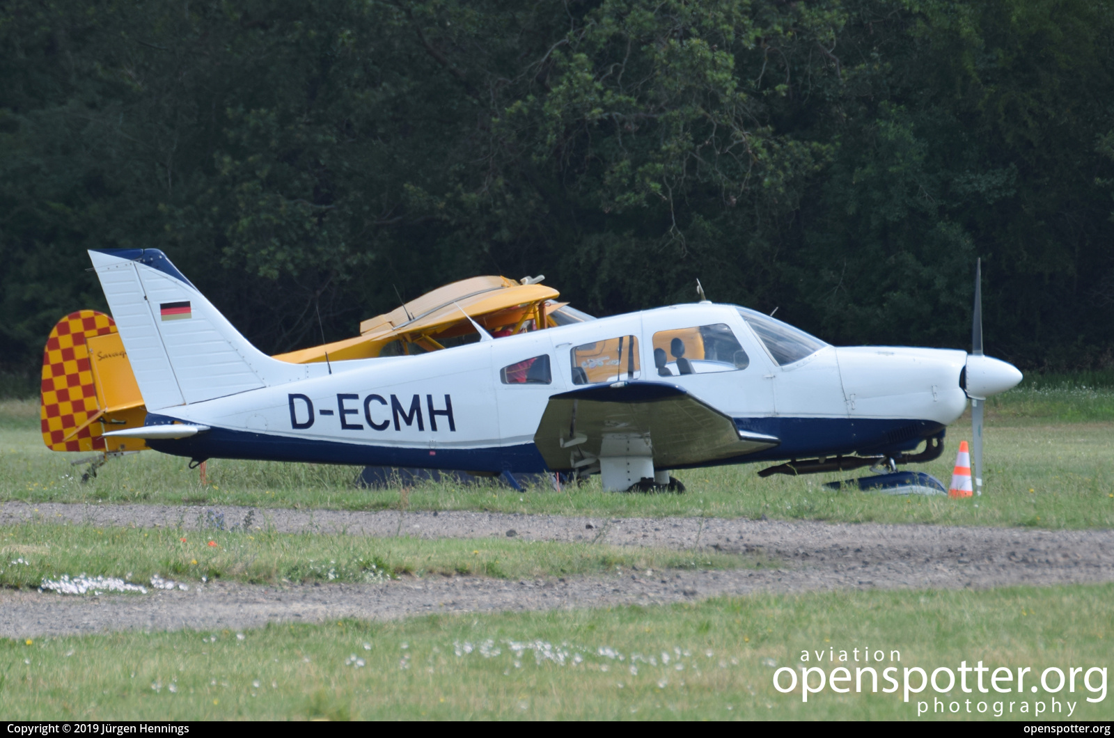 D-ECMH - Private / Untitled Piper PA-28-181 Archer II at Flugplatz Bienenfarm (EDOI) taken by Jürgen Hennings | openspotter.org | ID: 65137