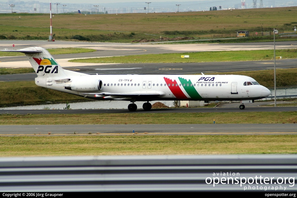 CS-TPA - Portugalia Fokker F100 at Charles de Gaulle International Airport (Roissy Airport) (CDG/LFPG) taken by Jörg Graupner | openspotter.org | ID: 5304