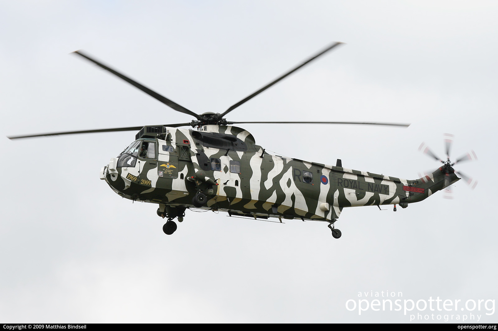 ZF115 - Royal Navy Westland Sea King HC.4 at RAF Fairford (FFD/EGVA) taken by Matthias Bindseil | openspotter.org | ID: 49304