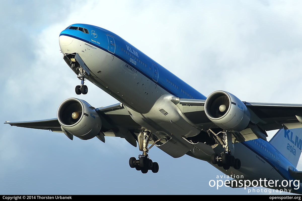 PH-BQI - KLM Royal Dutch Airlines Boeing 777-206(ER) at Schiphol Airport (AMS/EHAM) taken by Thorsten Urbanek | openspotter.org | ID: 13607