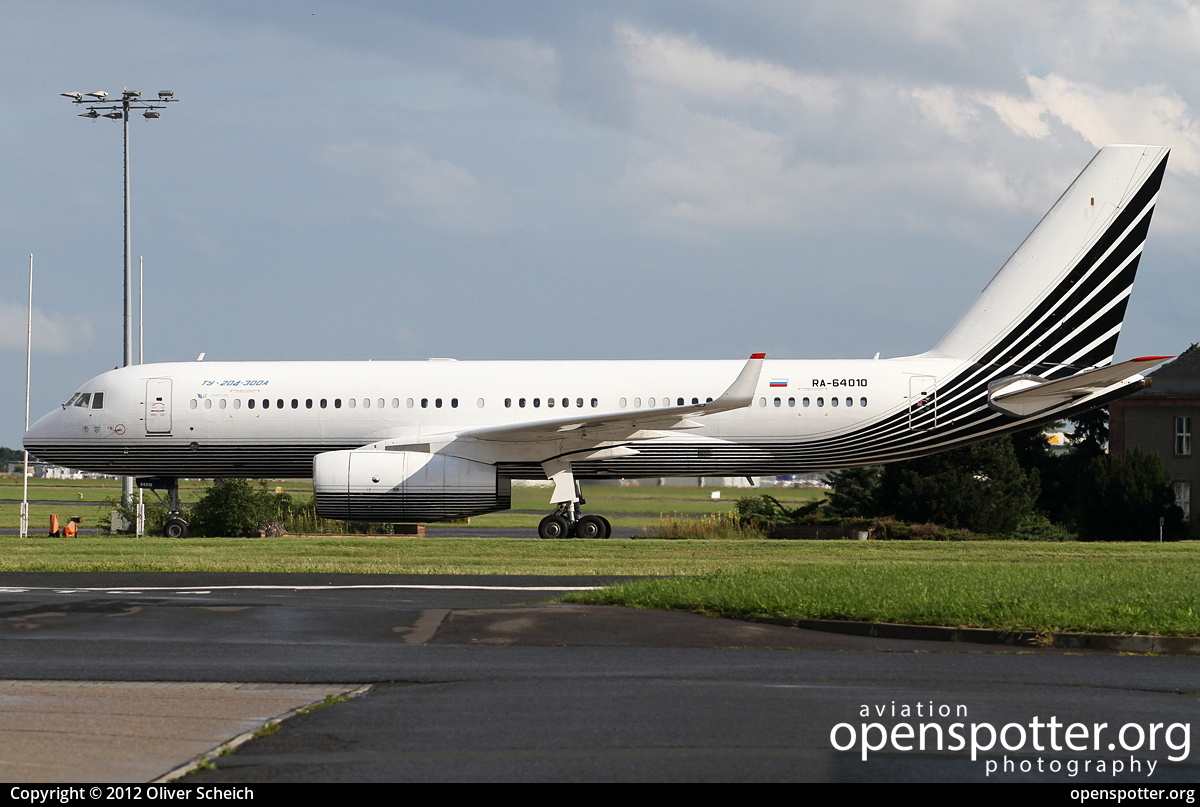 RA-64010 - Private / Untitled Tupolev Tu-204-300 at Berlin-Schönefeld International Airport (SXF/EDDB) taken by Oliver Scheich | openspotter.org | ID: 3732