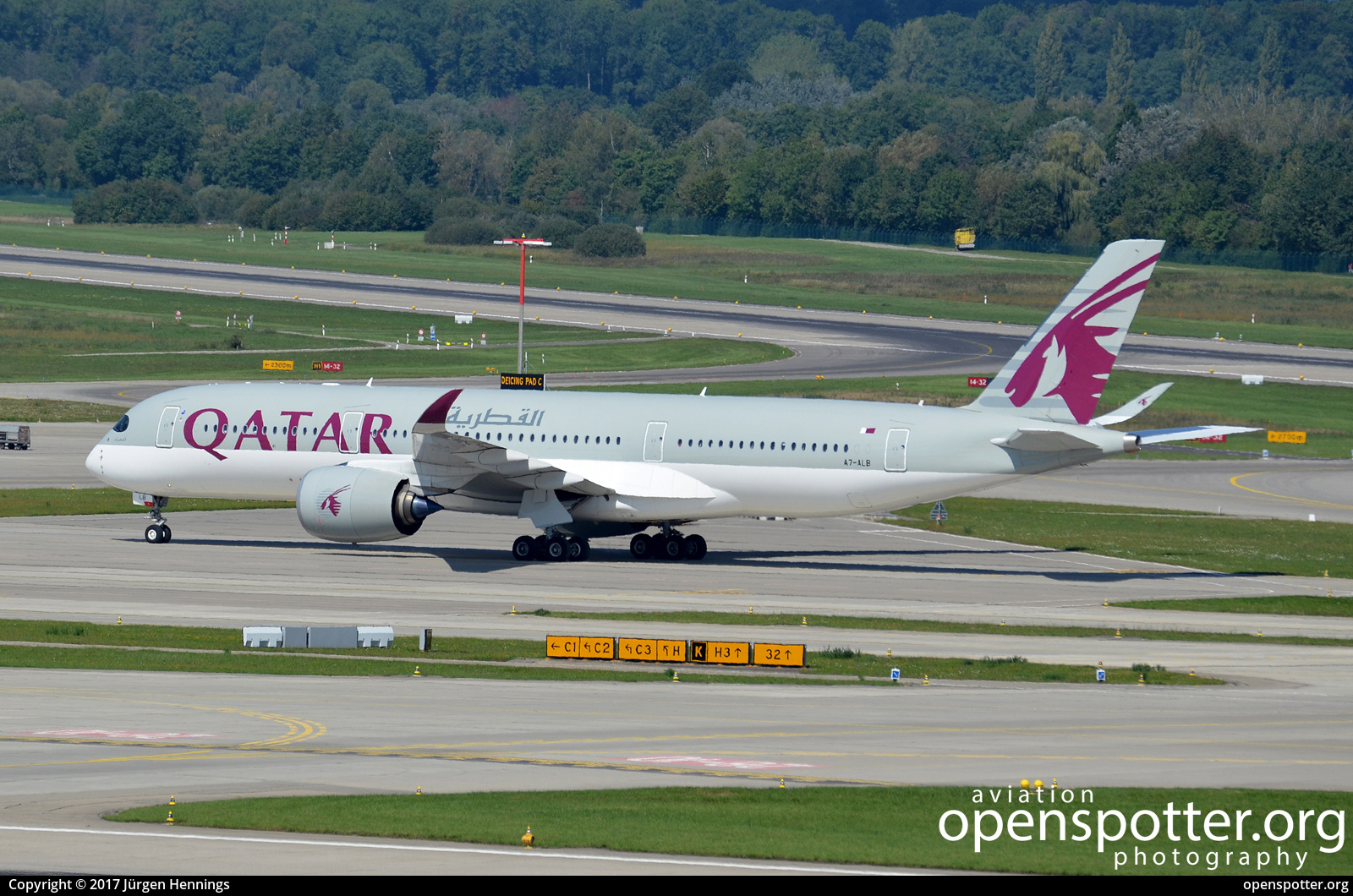 A7-ALB - Qatar Airways Airbus A350-941 at Zurich International Airport (ZRH/LSZH) taken by Jürgen Hennings | openspotter.org | ID: 46903