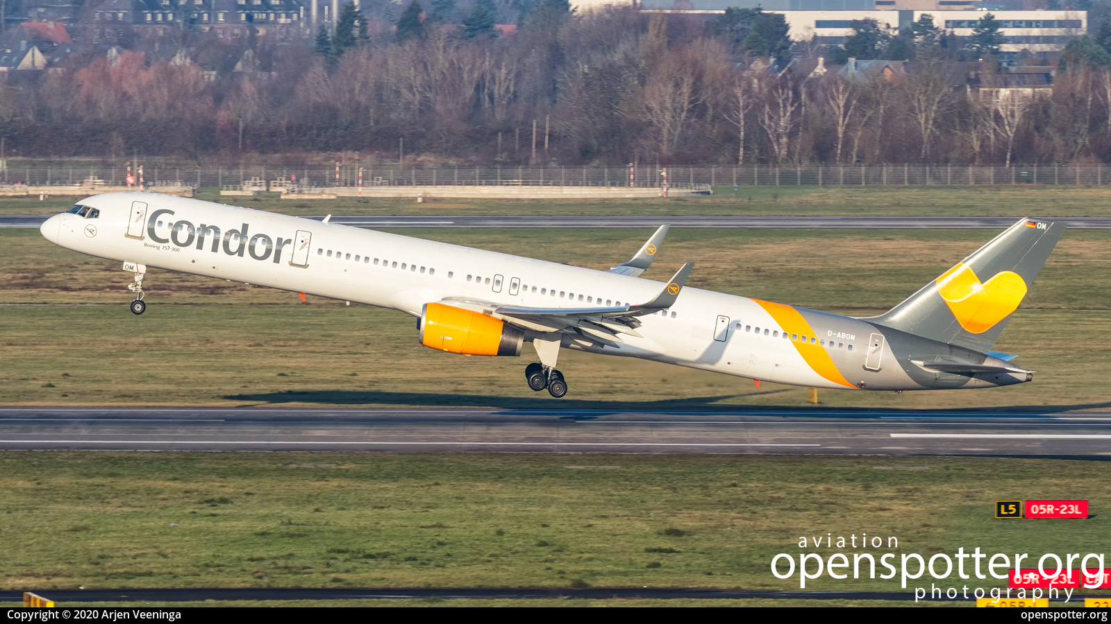 D-ABOM - Condor Boeing 757-330(WL) at Düsseldorf International Airport (DUS/EDDL) taken by Arjen Veeninga | openspotter.org | ID: 69867