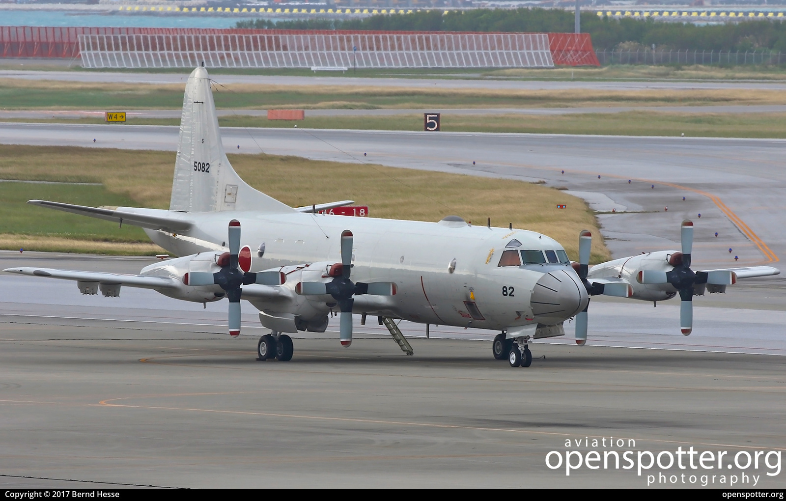 5082 - Japan Maritime Self-Defense Force (JMSDF) Kawasaki P-3C Orion at Naha Airport (OKA/ROAH) taken by Bernd Hesse | openspotter.org | ID: 50670