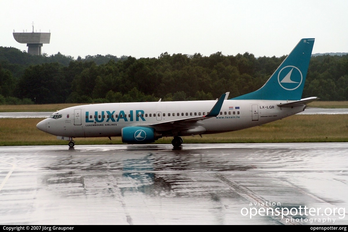 LX-LGR - Luxair Boeing 737-528 at Luxembourg-Findel International Airport (LUX/ELLX) taken by Jörg Graupner | openspotter.org | ID: 39050