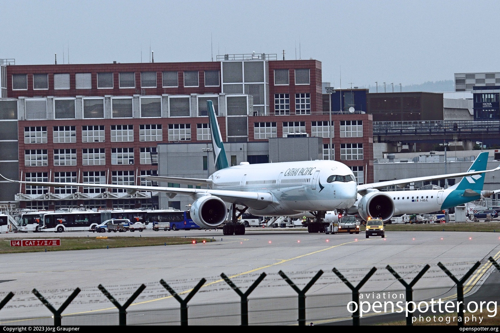B-LXH - Cathay Pacific Airbus A350-1041 at Frankfurt International Airport (FRA/EDDF) taken by Jörg Graupner | openspotter.org | ID: 89680