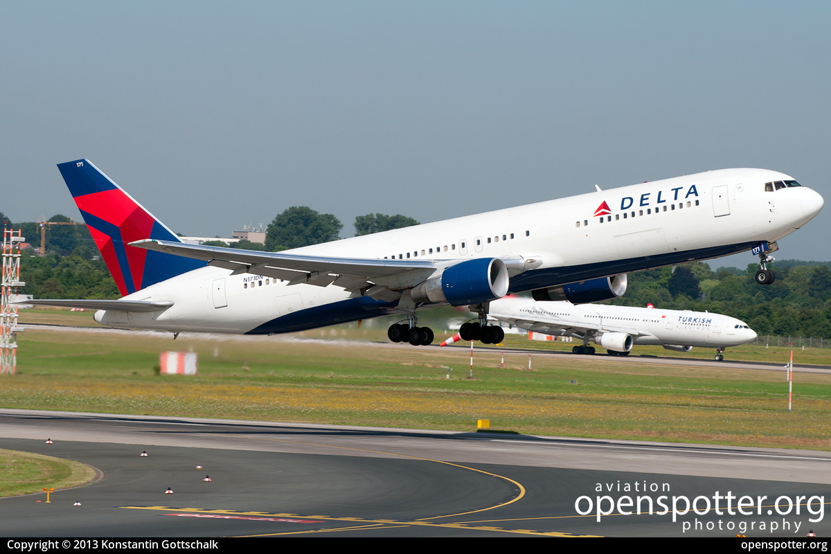 N171DN - Delta Air Lines Boeing 767-332(ER) at Düsseldorf International Airport (DUS/EDDL) taken by Konstantin Gottschalk | openspotter.org | ID: 8015