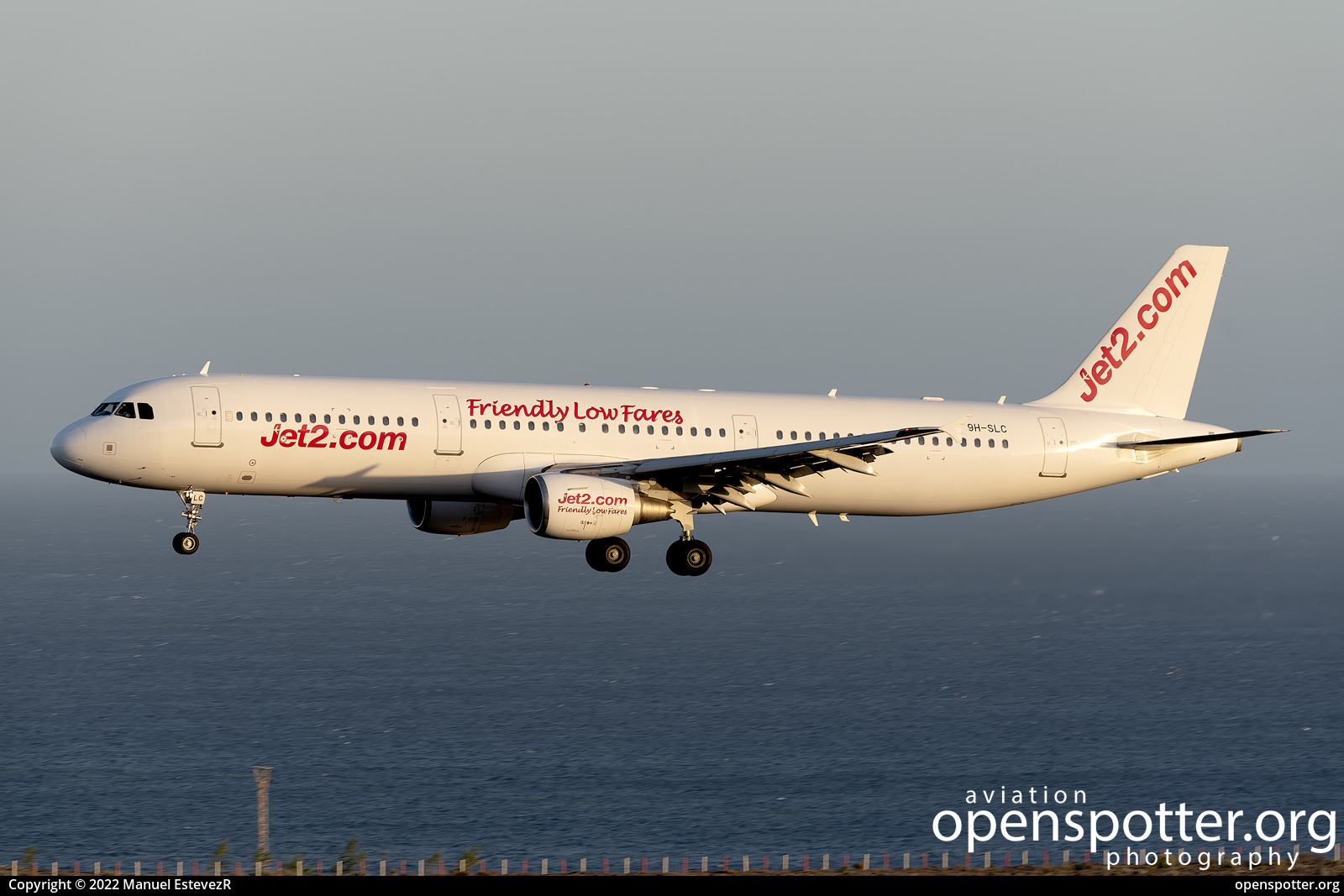 9H-SLC - Jet2.com Airbus A321-211 at Tenerife South Airport (Reina Sofia Airport) (TFS/GCTS) taken by Manuel EstevezR | openspotter.org | ID: 79115