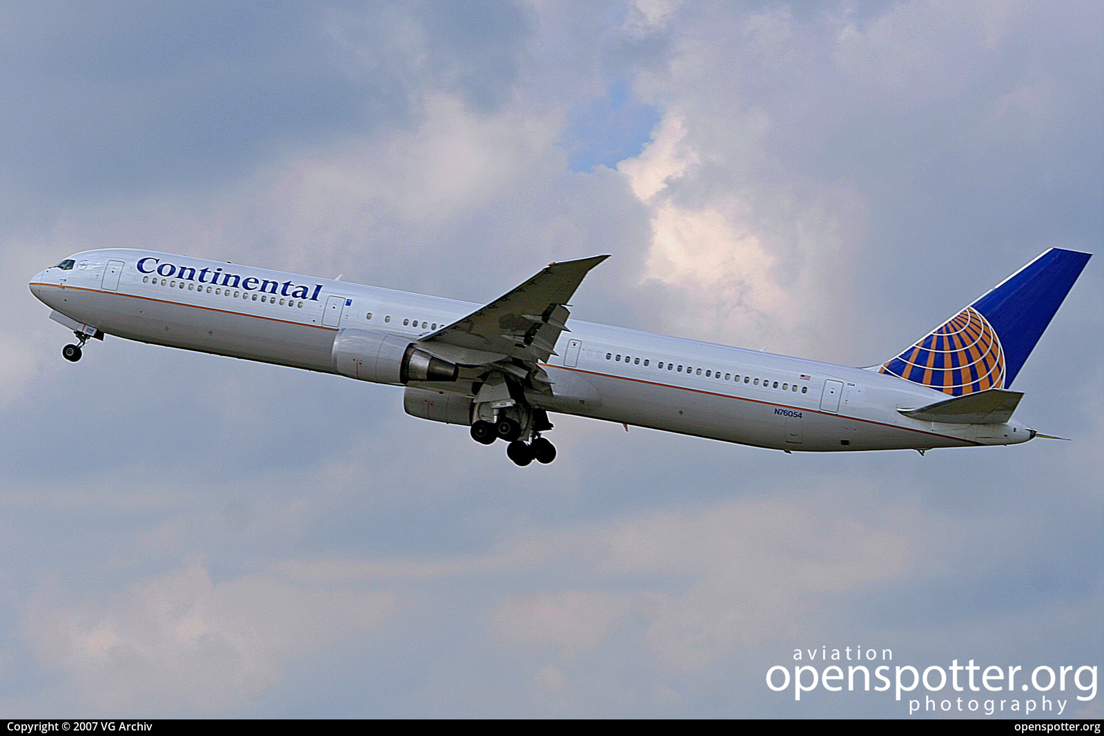 N76054 - Continental Airlines Boeing 767-424(ER) at Zurich International Airport (ZRH/LSZH) taken by VG Archiv | openspotter.org | ID: 73598