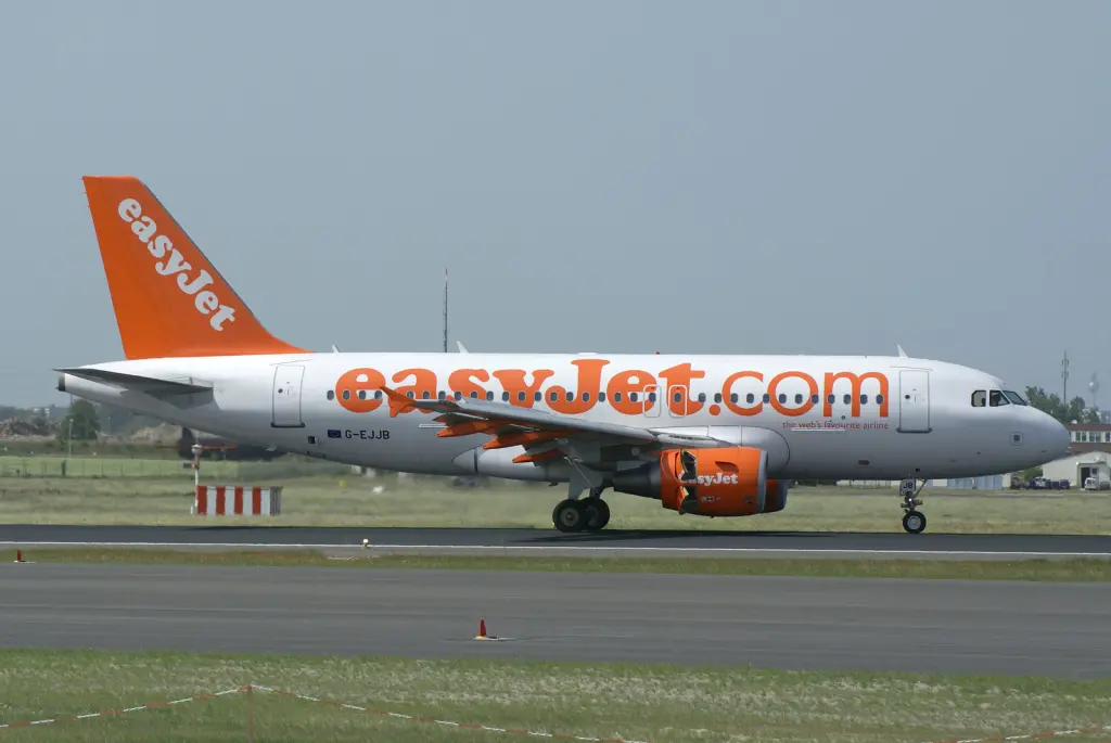 Photo of G-EJJB